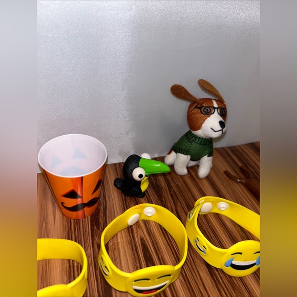 Random Junk Drawer Toy Lot - Picture 5 of 14